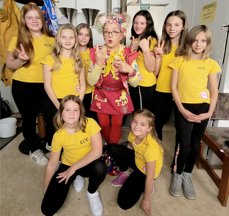 Sachsenkind Friedlinde mit Funkenkinder in Niesky